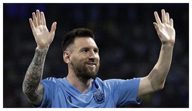 GOGO体育app官方下载-曼联在比赛中受伤退赛，梅西主帅表示担忧！